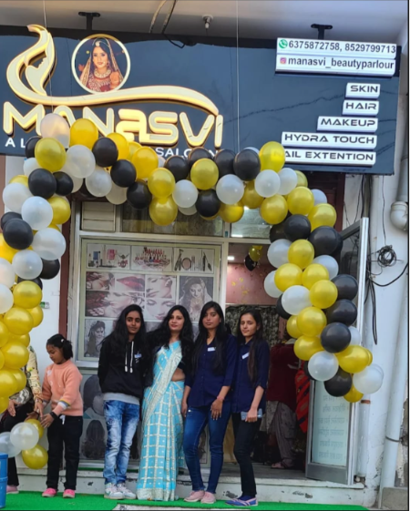Manasvi beauty training team outside the salon
